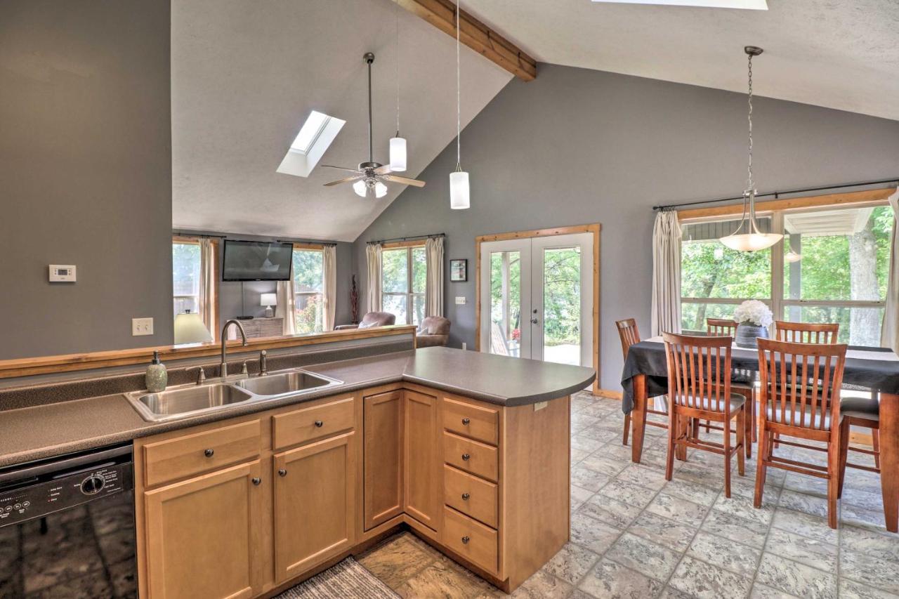 Mountain Home Cottage With Deck On White River! Gassville Εξωτερικό φωτογραφία